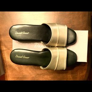 Daniel Green Metallic Gold Open Toe Slides 7.5